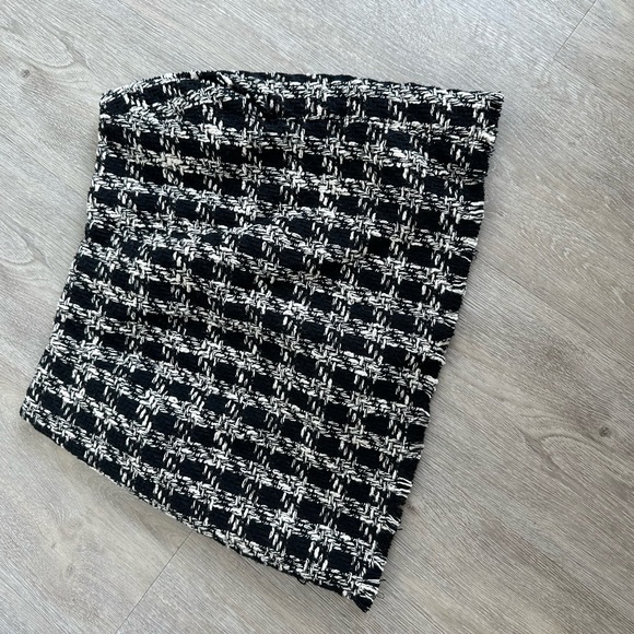 EXCELLENT condition H&M tweed skirt - Picture 2 of 3